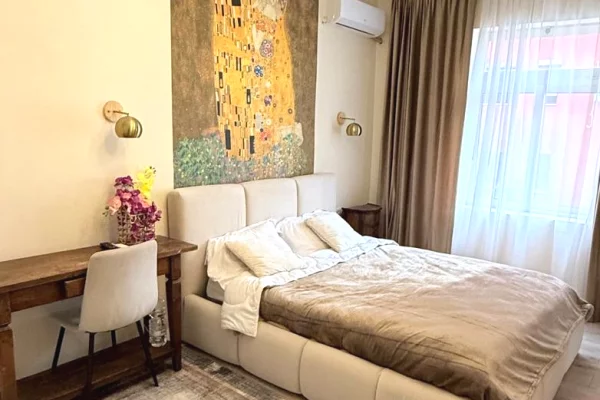 Shtepi ne shitje Apartament ne Tirane, 2+1, Mobilimi E mobiluar, Pagesa 235,000  Euro.