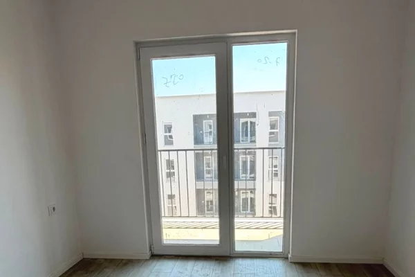 Shtepi ne shitje Apartament ne Tirane, 2+1, Mobilimi Bosh, pa mobiluar, Pagesa 126,000  Euro.