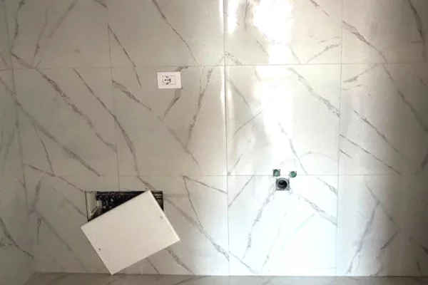 Shtepi ne shitje Apartament ne Tirane, 2+1, Mobilimi Bosh, pa mobiluar, Pagesa 126,000  Euro.