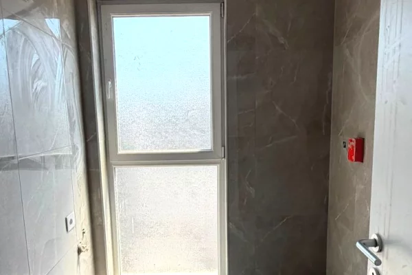 Shtepi ne shitje Apartament ne Tirane, 2+1, Mobilimi Bosh, pa mobiluar, Pagesa 126,000  Euro.