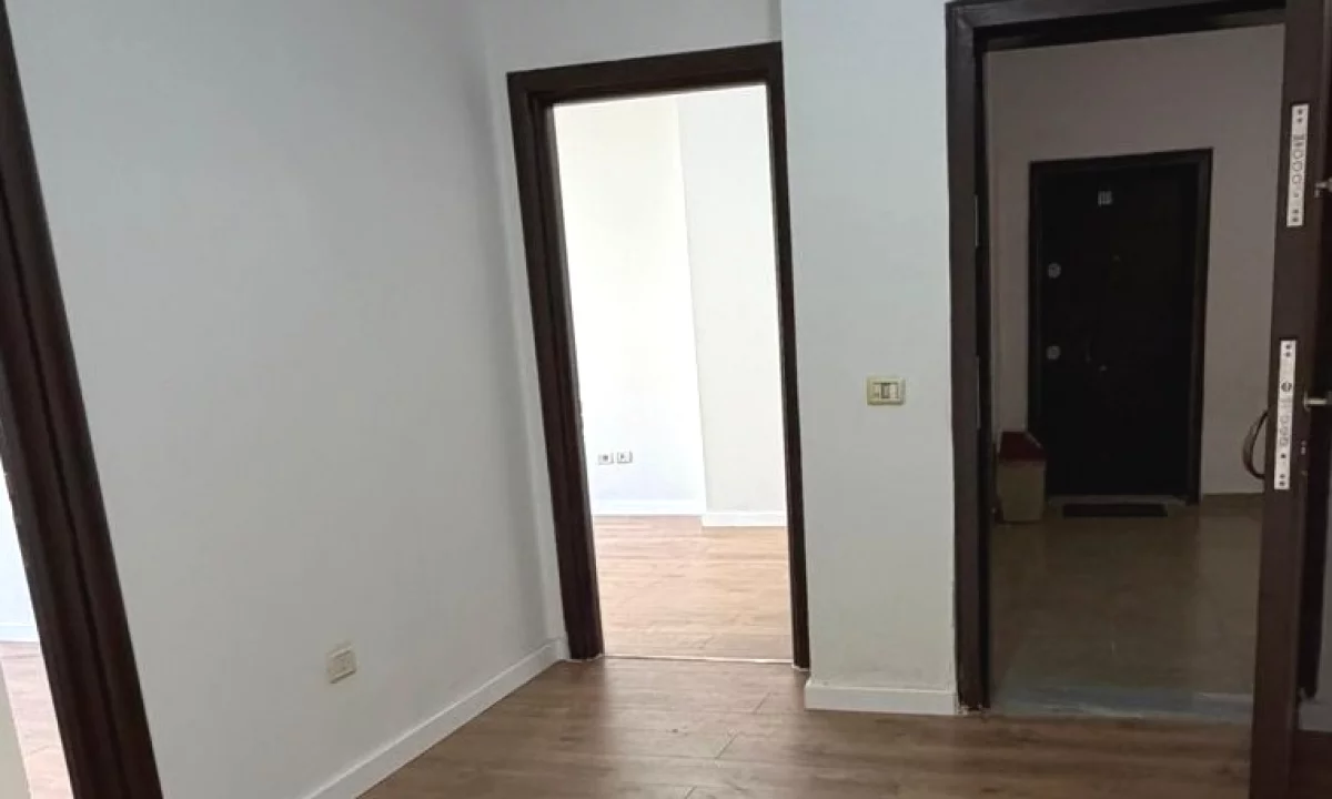 Shtepi ne shitje Apartament ne Tirane, 2+1, Mobilimi Bosh, pa mobiluar, Pagesa 140,000  Euro.