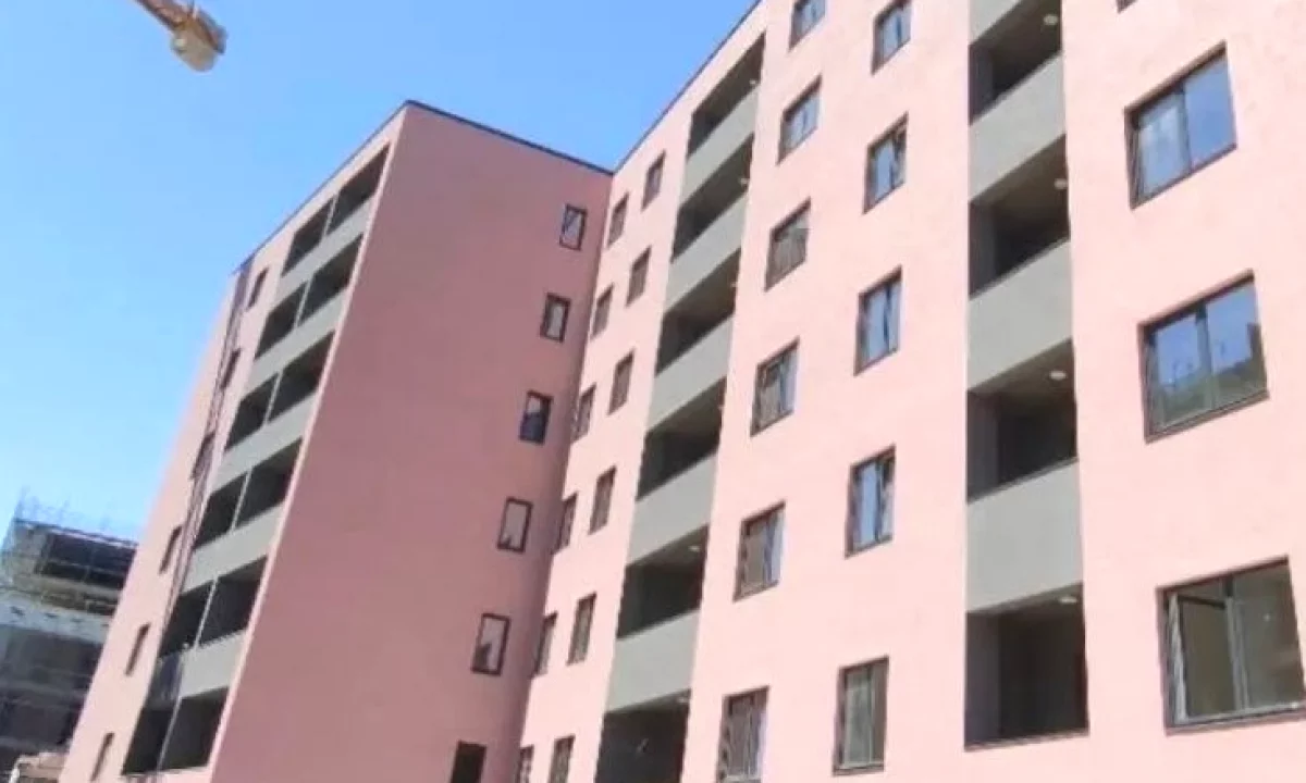 Shtepi ne shitje Apartament ne Tirane, 2+1, Mobilimi Bosh, pa mobiluar, Pagesa 135,000  Euro.