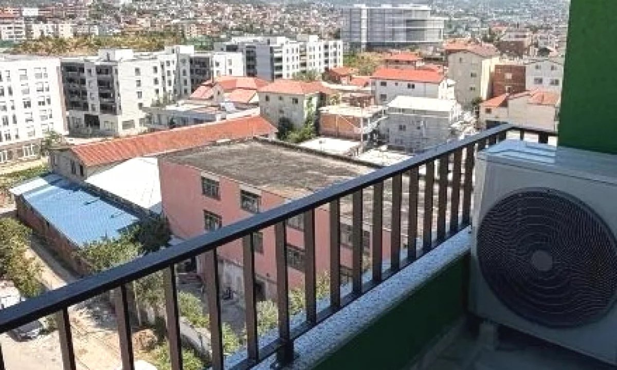 Shtepi me qera Apartament ne Tirane, 3+1, Mobilimi Pjeserisht e mobiluar, Pagesa 60,000  Leke.