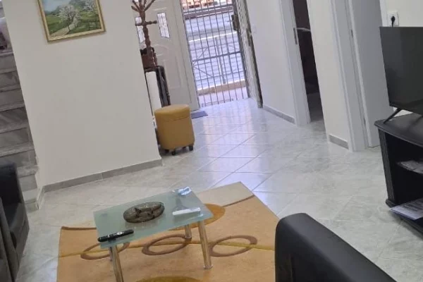 Shtepi me qera Apartament ne Tirane, 2+1, Mobilimi E mobiluar, Pagesa 60,000  Leke.