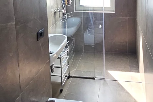 Shtepi me qera Apartament ne Tirane, 2+1, Mobilimi E mobiluar, Pagesa 250,000  Leke.