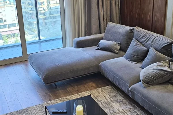 Shtepi me qera 2+1 ne Tirane - 250,000 Leke
