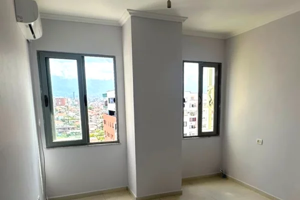 Shtepi ne shitje Apartament ne Tirane, 1+1, Mobilimi Bosh, pa mobiluar, Pagesa 8,500,000  Leke.