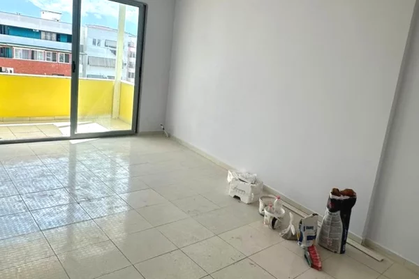 Shtepi ne shitje Apartament ne Tirane, 1+1, Mobilimi Bosh, pa mobiluar, Pagesa 8,500,000  Leke.