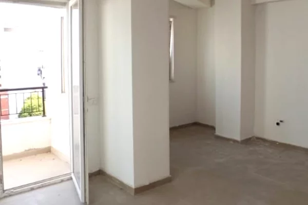 🏢 JEPET ME QIRA ZYRE – DONIKA CENTER, PRANE QENDRES ✨