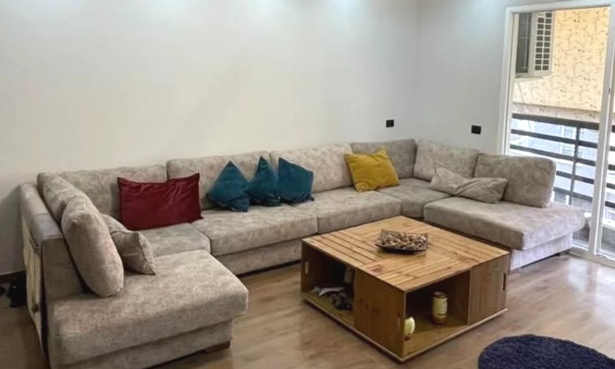 Shtepi me qera Apartament ne Tirane, 3+1, Mobilimi E mobiluar, Pagesa 90,000  Leke.