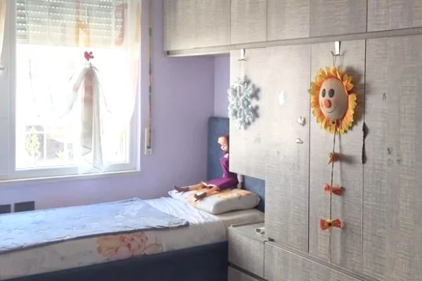 Shtepi me qera Apartament ne Tirane, 3+1, Mobilimi E mobiluar, Pagesa 90,000  Leke.