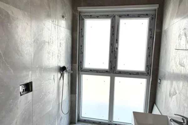 Shtepi ne shitje Apartament ne Tirane, 3+1, Mobilimi Bosh, pa mobiluar, Pagesa 273,350  Euro.