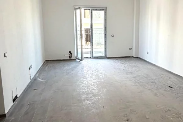Shtepi ne shitje Apartament ne Tirane, 3+1, Mobilimi Bosh, pa mobiluar, Pagesa 273,350  Euro.