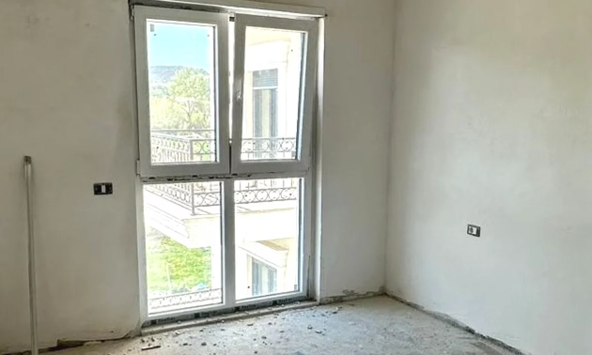 Shtepi ne shitje Apartament ne Tirane, 2+1, Mobilimi Bosh, pa mobiluar, Pagesa 223,540  Euro.