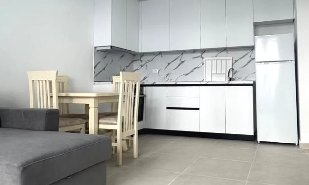 Shtepi ne shitje Apartament ne Tirane, 2+1, Mobilimi E mobiluar, Pagesa 118,300  Euro.