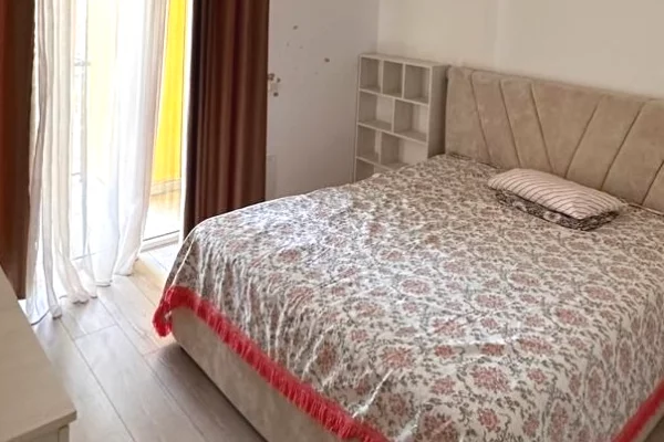 Shtepi me qera Apartament ne Tirane, 1+1, Mobilimi E mobiluar, Pagesa 50,000  Leke.
