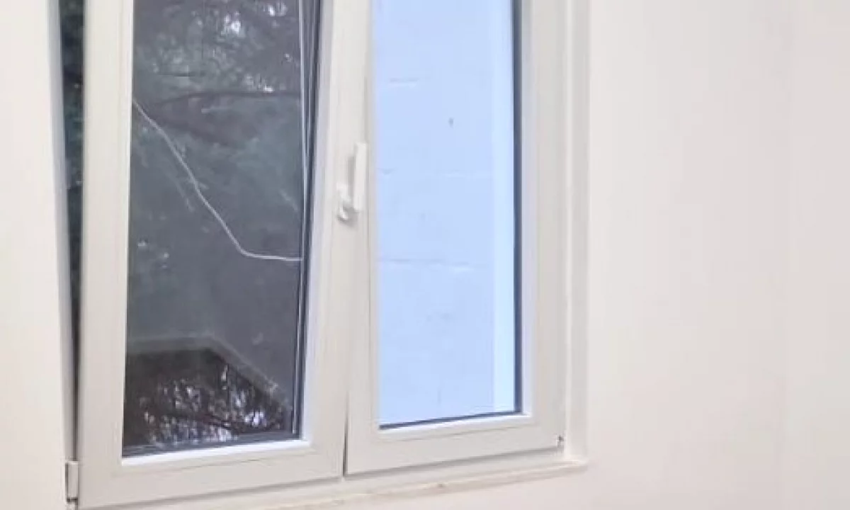 Shtepi ne shitje Apartament ne Tirane, 1+1, Mobilimi Bosh, pa mobiluar, Pagesa 94,000  Euro.