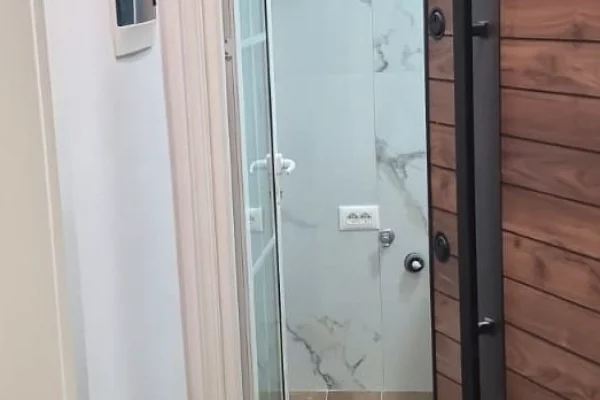 Shtepi ne shitje Apartament ne Tirane, 1+1, Mobilimi Bosh, pa mobiluar, Pagesa 94,000  Euro.