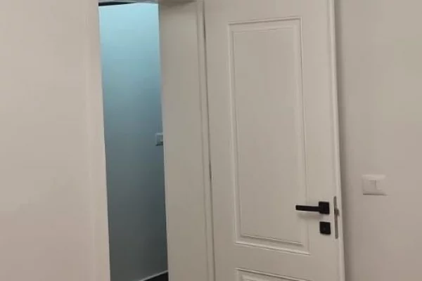 Shtepi ne shitje Apartament ne Tirane, 1+1, Mobilimi Bosh, pa mobiluar, Pagesa 94,000  Euro.