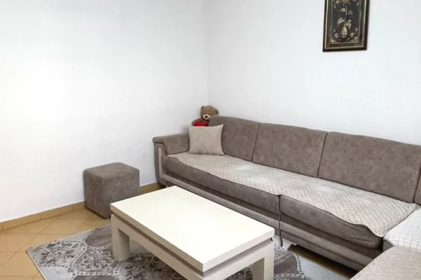 Shtepi me qera Shtepi Private ne Tirane, 2+1, Mobilimi E mobiluar, Pagesa 45,000  Leke.