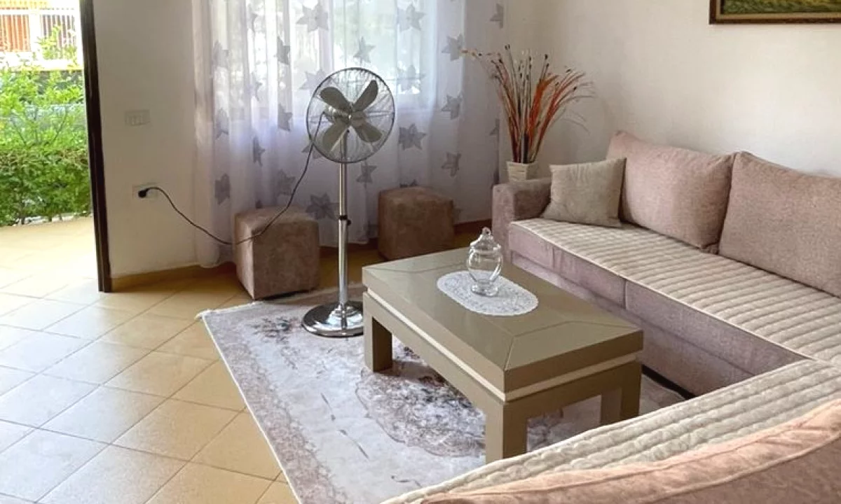 Shtepi me qera Shtepi Private ne Tirane, 2+1, Mobilimi E mobiluar, Pagesa 45,000  Leke.