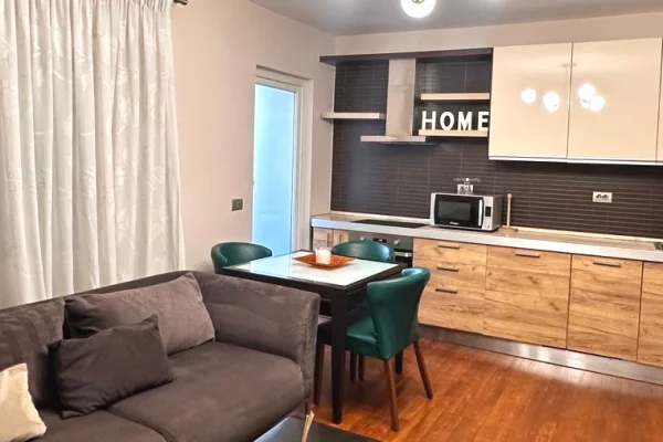 Shtepi me qera 2+1 ne Tirane - 65,000 Leke