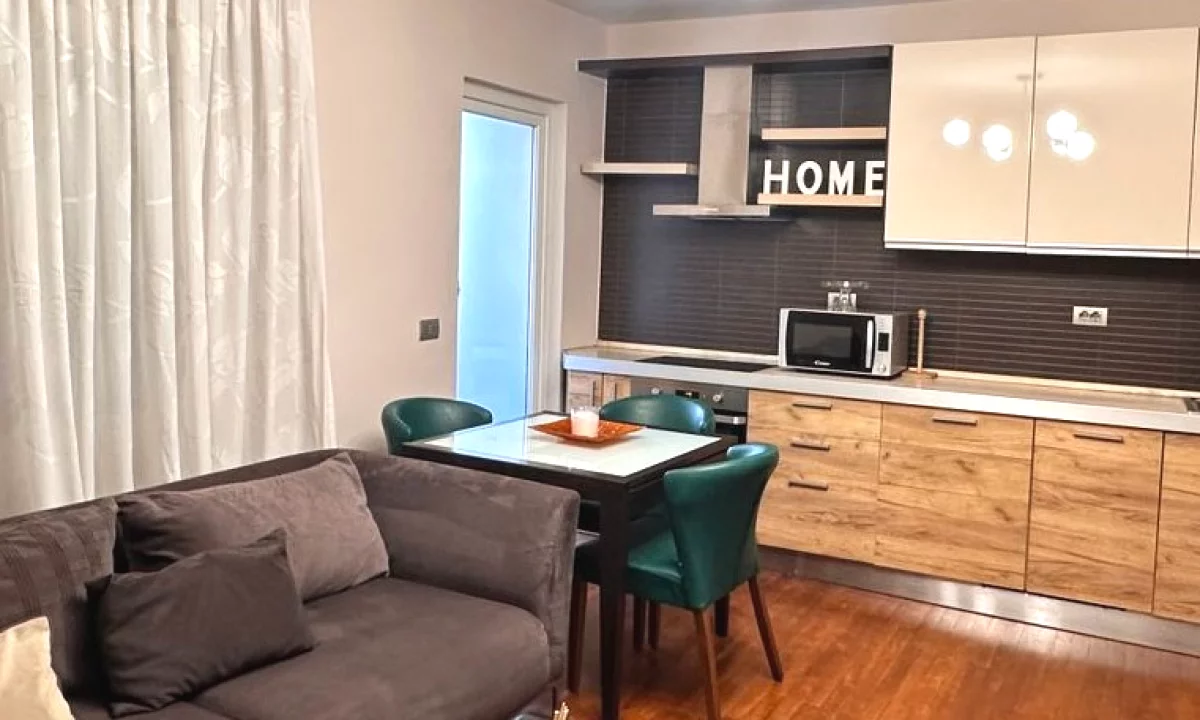 Shtepi me qera Apartament ne Tirane, 2+1, Mobilimi E mobiluar, Pagesa 65,000  Leke.