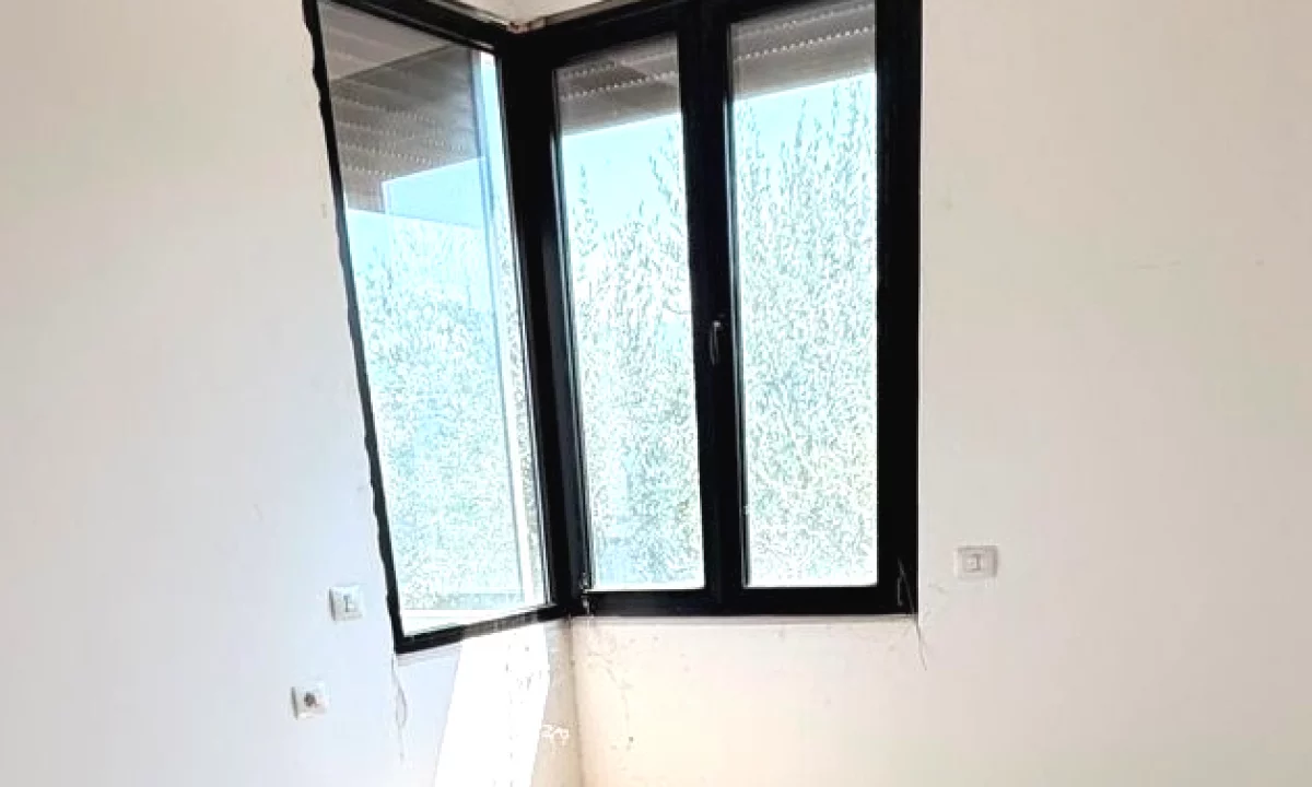 House for Sale Luxury villas in Tirana, 3+1, Furniture In Part, Payment 400,000  Euro.