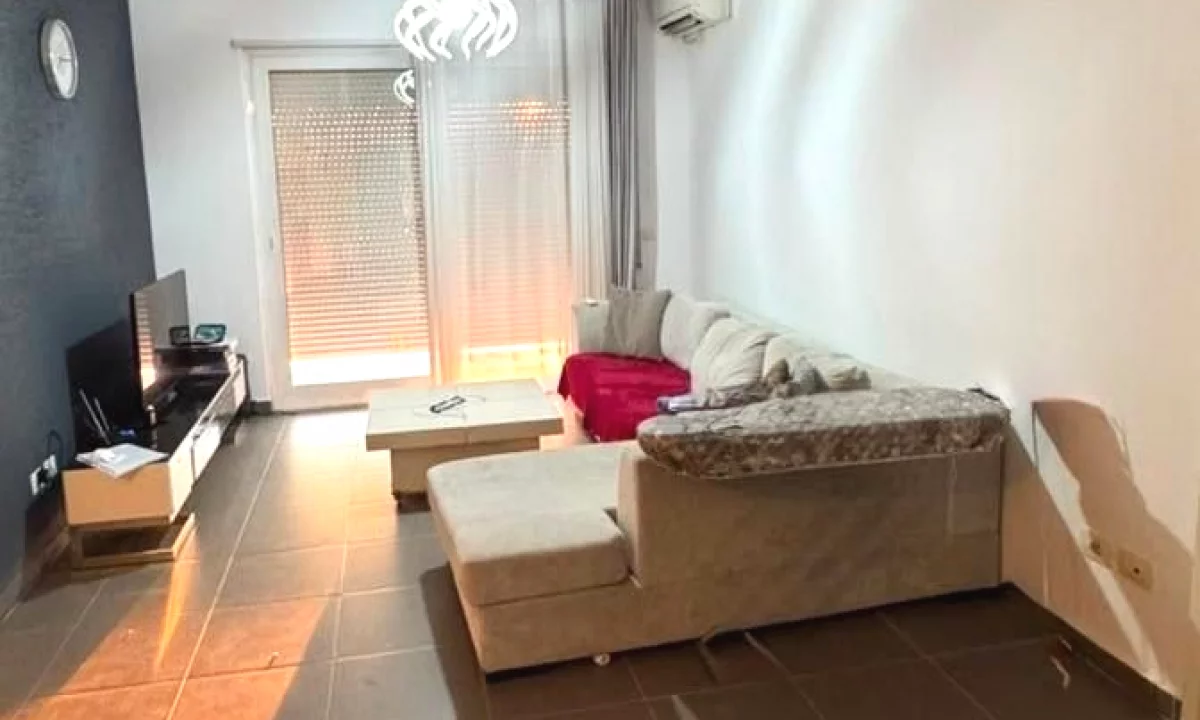 Shtepi me qera Apartament ne Tirane, 2+1, Mobilimi E mobiluar, Pagesa 600  Euro.