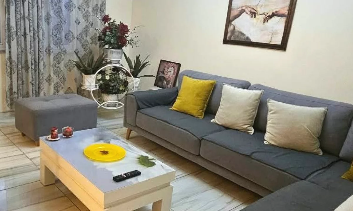 Shtepi me qera Apartament ne Tirane, 2+1, Mobilimi E mobiluar, Pagesa 55,000  Leke.