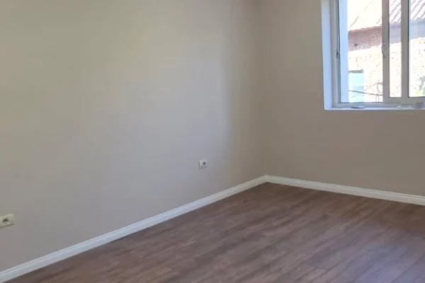 🏢 JEPET ME QIRA | AMBIENT ZYRE – KOMUNA E PARISIT