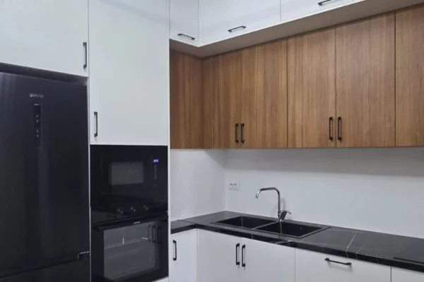 🏡 Jepet Me Qira Apartament 1+1📍 Përballë Shkollës “Zoja e Këshillit të Mirë”