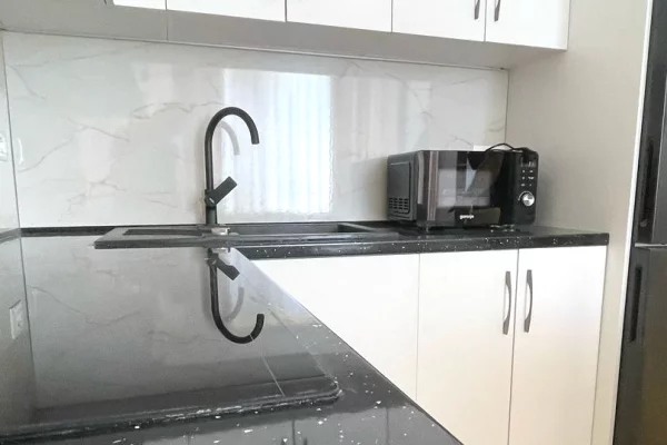 🏡 JEPET ME QIRA | APARTAMENT 1+1 + 🅿️ PARKIM – QENDËR