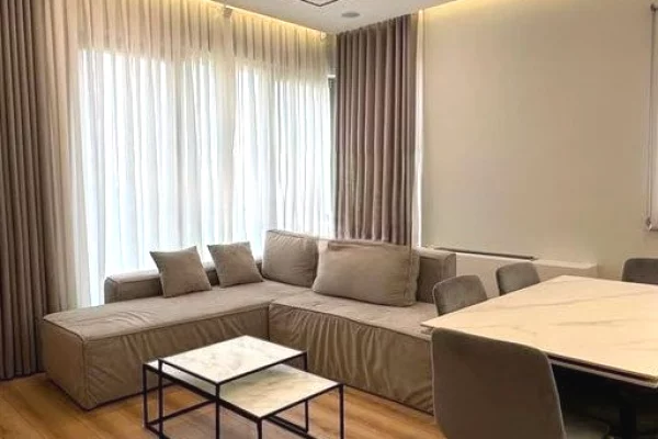 Shtepi me qera 3+1 ne Tirane - 1,800 Euro