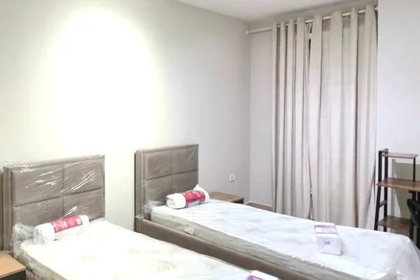 Shtepi me qera Apartament ne Tirane, 2+1, Mobilimi E mobiluar, Pagesa 70,000  Leke.