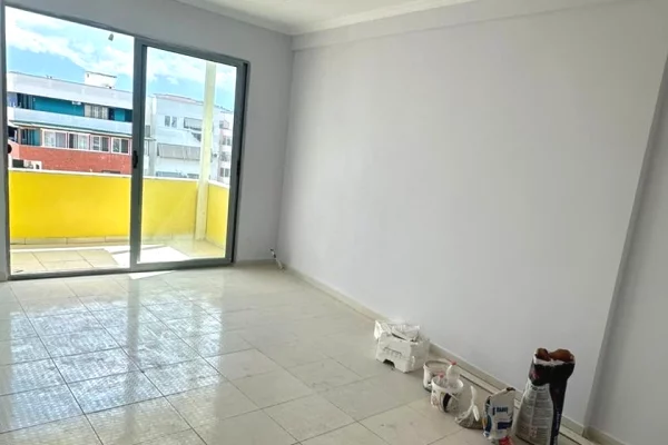 Shtepi ne shitje Apartament ne Tirane, 1+1, Mobilimi Bosh, pa mobiluar, Pagesa 8,500,000  Leke.