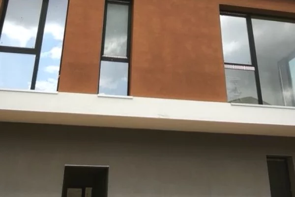 Shtepi ne shitje Apartament ne Tirane, 3+1, Mobilimi E mobiluar, Pagesa 700,000  Euro.