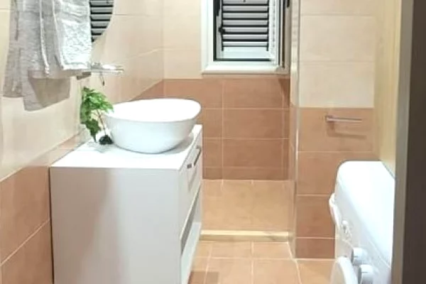 Shtepi ne shitje Apartament ne Vlore, 1+1, Mobilimi E mobiluar, Pagesa 100,000  Euro.