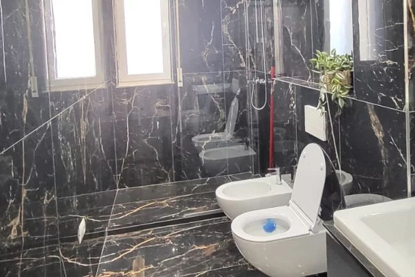 Shtepi ne shitje Apartament ne Tirane, 2+1, Mobilimi E mobiluar, Pagesa 255,000  Euro.