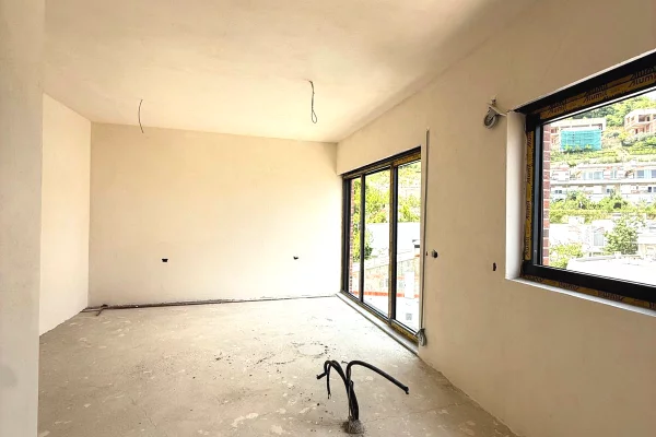 Shtepi ne shitje Apartament ne Tirane, 2+1, Mobilimi Bosh, pa mobiluar, Pagesa 365,650  Euro.