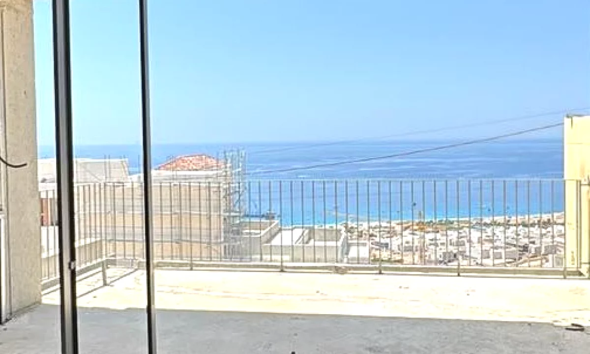 Shtepi ne shitje Vila Luksoze ne Vlore, 3+1, Mobilimi Bosh, pa mobiluar, Pagesa 940,000  Euro.
