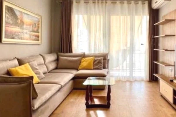 Shtepi me qera 2+1 ne Tirane - 75,000 Leke