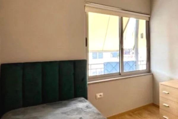Shtepi me qera Apartament ne Tirane, 2+1, Mobilimi E mobiluar, Pagesa 75,000  Leke.