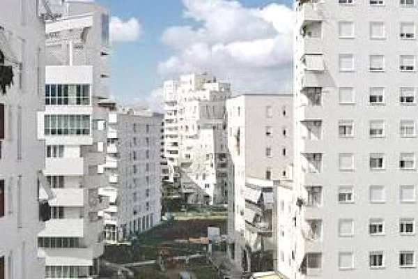 House for Sale Apartment in Tirana, 3+1, Furniture Emty, Payment 35,000,000  Leke.
