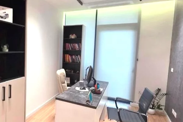 Ambient biznesi me qera 3+1 ne Tirane - 1,200 Euro