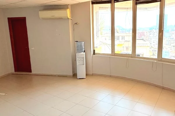 Ambient biznesi me qera 3+1 ne Tirane - 500 Euro