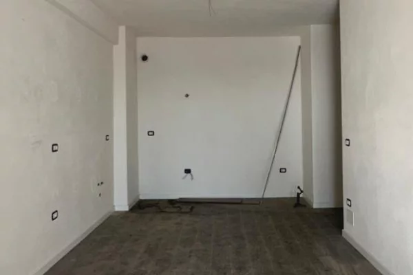 Shtepi ne shitje Apartament ne Tirane, 2+1, Mobilimi Bosh, pa mobiluar, Pagesa 195,000  Euro.