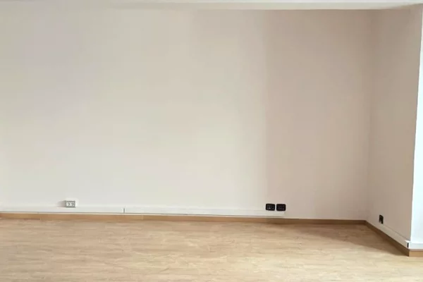 Ambient biznesi me qera 3+1 ne Tirane - 1,800 Euro