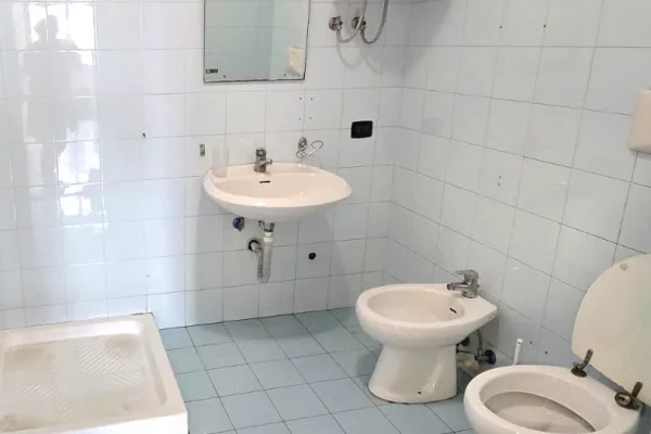 🏢 JEPET AMBIENT PER ZYRA ME QIRA – TORRE DRIN ✨