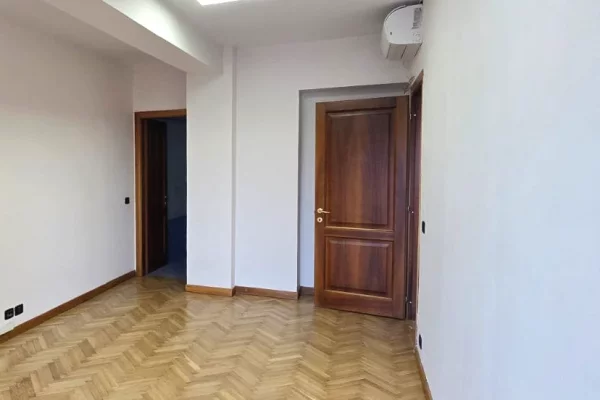 🏢 JEPET AMBIENT PER ZYRA ME QIRA – TORRE DRIN ✨